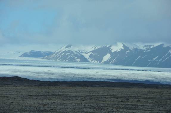Uma das línguas da maior geleira da Europa, a Vatnajökull, no Parque de Skaftafell, no sul da Islândia
